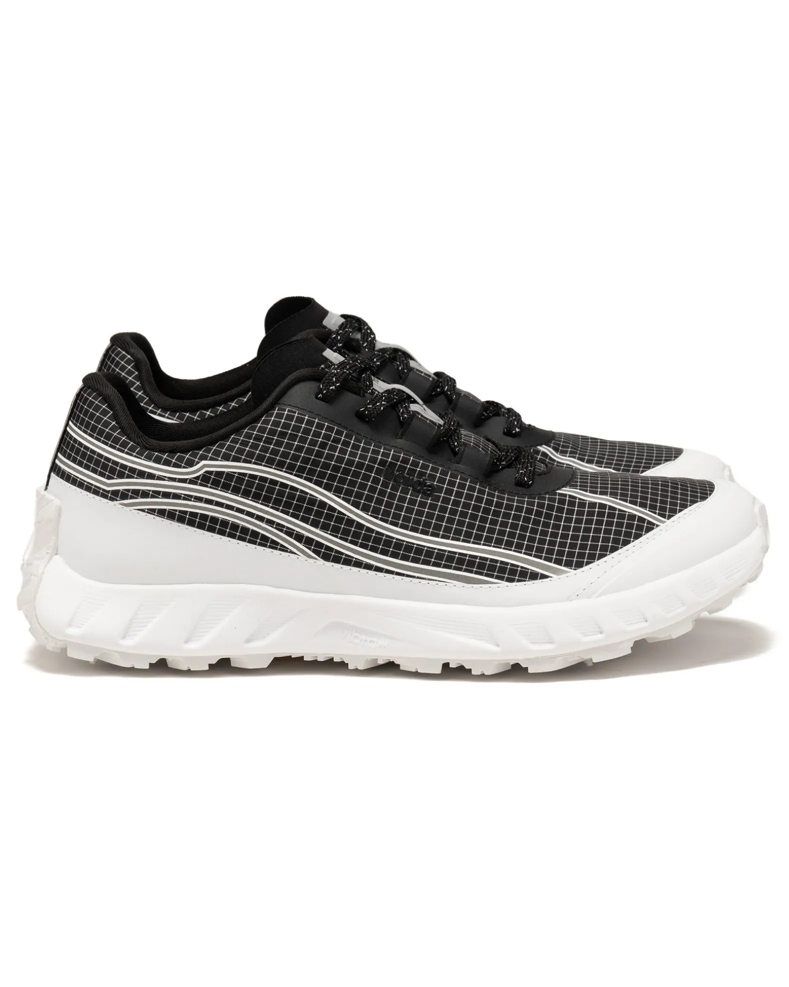 002 Summit Black